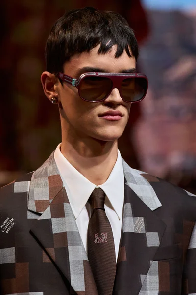 Look 76
